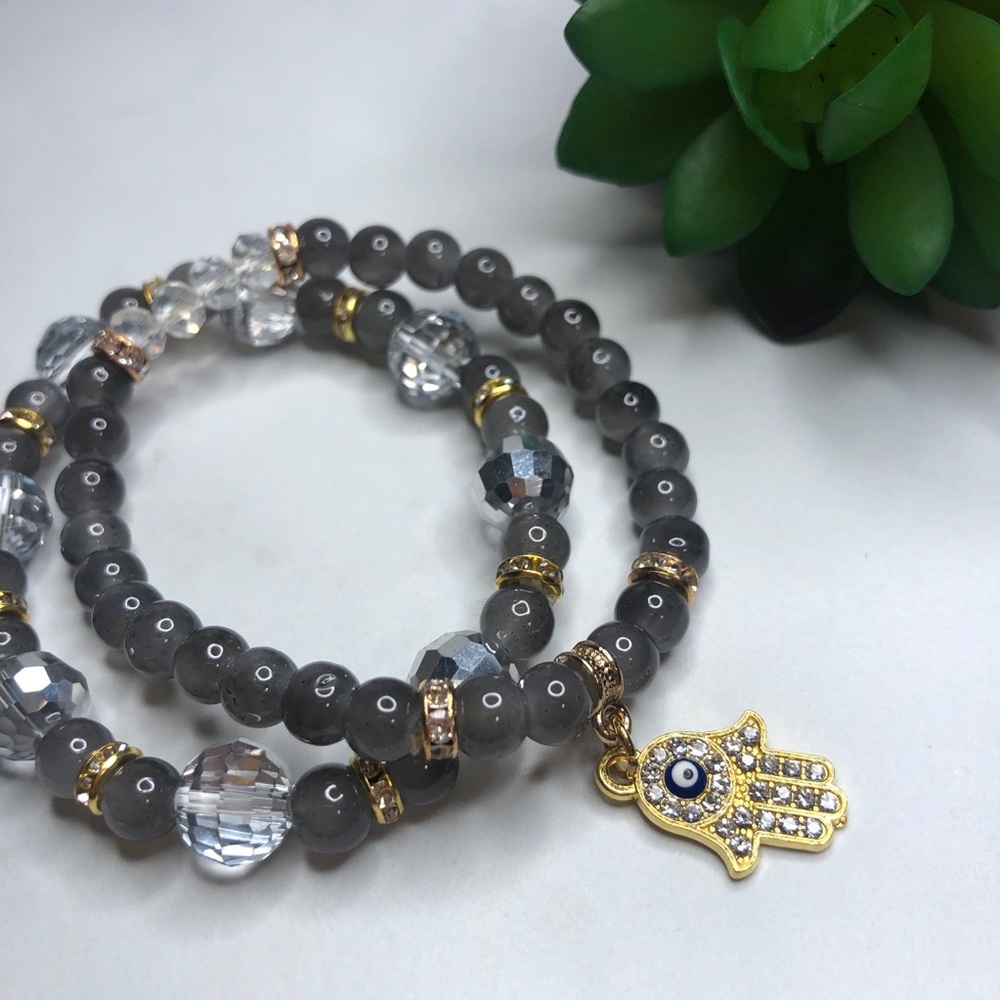 Grey beaded bracelet gold accents Hamsa charm - Picture 7 of 8